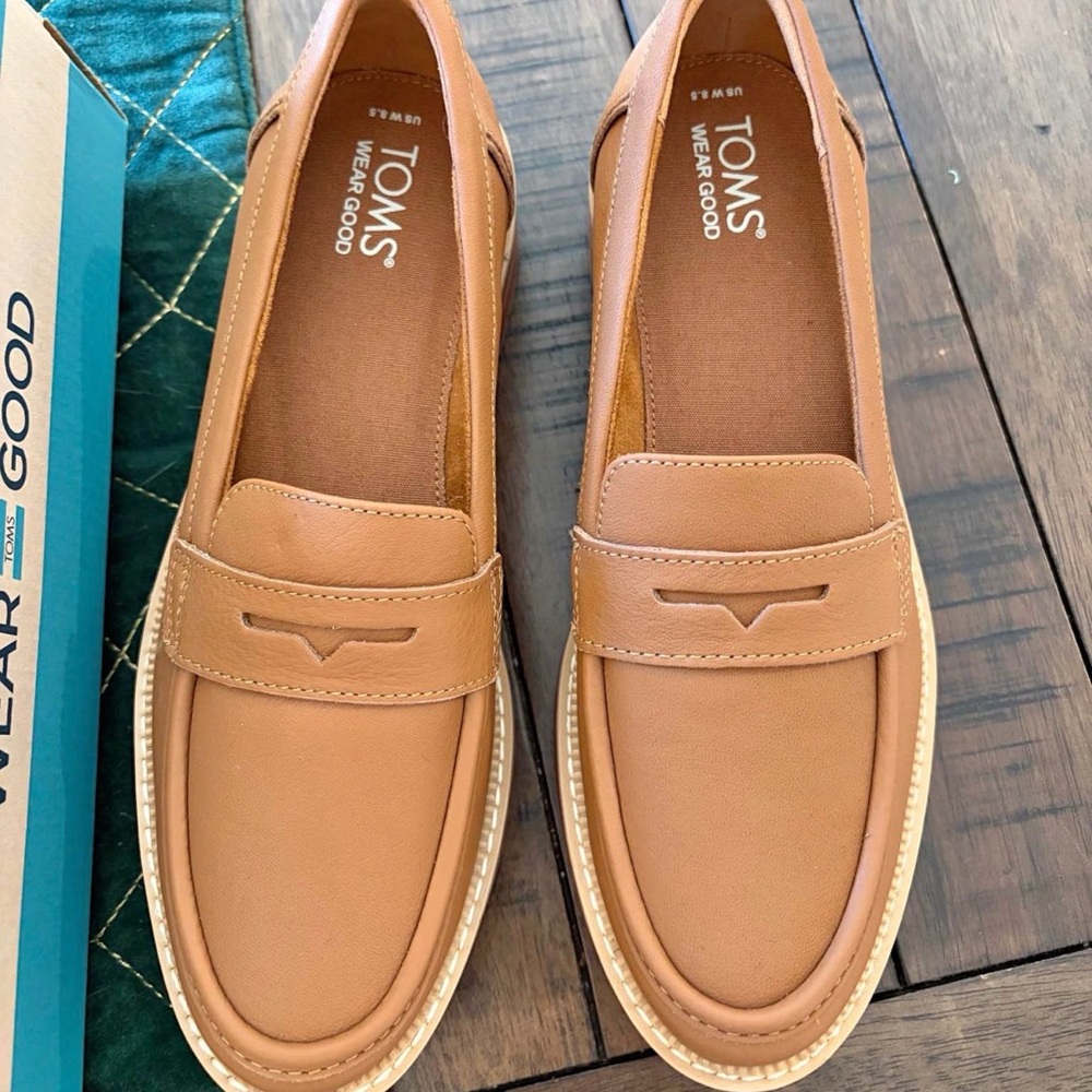 TOMS Women's Tan Loafers